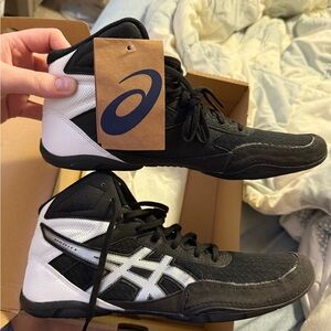 NWT ASICS Matflex 6 men’s shoes